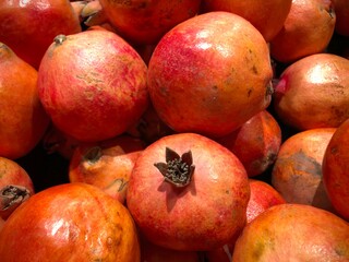 Fototapeta na wymiar pomegranates at market