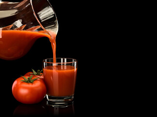 Glass filling by tomato juice