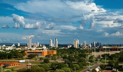 Obraz premium Aerial view of a city in Brazil full of trees on a cloudy day
