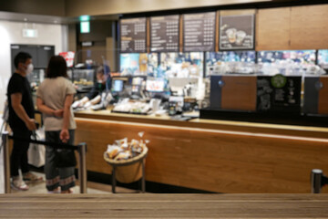 カフェのレジの風景