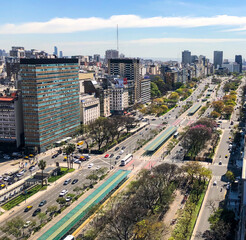 avenida 9 de julio y el monumento el obelisco en la ciudad de Buenos Aires, Argentina 