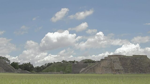 monte alban archaeological zone without tourists