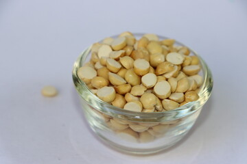 Roasted chana dal in glass bowl