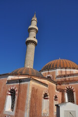 Fototapeta na wymiar Minarett und Mosche in der Altstadt von Rhodos, Griechenland