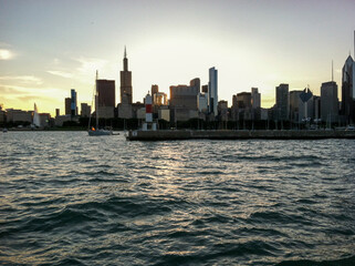 Naklejka premium widok na centrum Chicago z jeziora Michigan