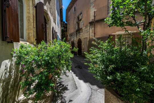 Fototapeta Saint-Mitre-les-Remparts, Bouches-du-Rhône - France.