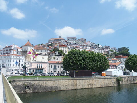 Blick Auf Die Stadt Coimbra Portugal Von Der Ponte De Santa Clara