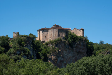 Fototapeta na wymiar Château de Bruniquel dans le Tarn-et-garonne 