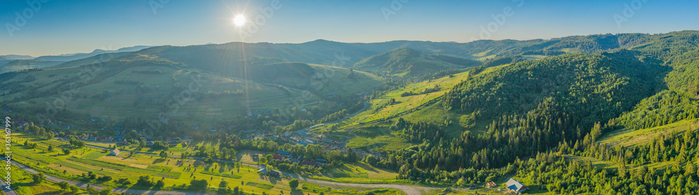 Poster beautiful view of the carpathian mountains on a summer evening. panorama.