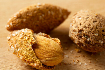 roasted, shelled and salted almonds