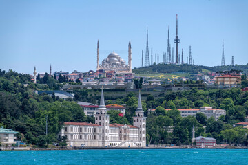Obraz premium Kuleli Military School and behind of Great Camlica Mosque view from Arnavutkoy