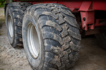 Fototapeta na wymiar Große Traktor Reifen mit Profil