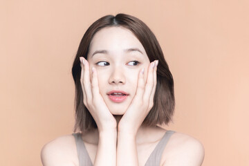 女性の美容イメージ  スキンケア　コスメ　美白　美顔