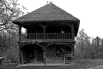 zabytkowy wybudowany z drewna w 1774 roku lamus plebanski w miejscowosci kalinowka koscielna na podlasiu w polsce
