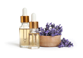 Obraz na płótnie Canvas Bottles of essential oil and lavender flowers on white background