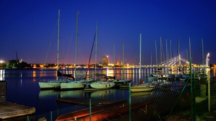 Fototapeta na wymiar boats at night