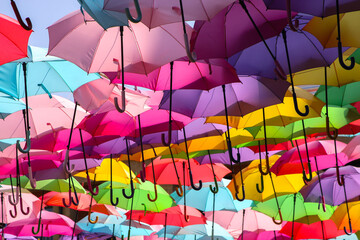 Francja , Prowansja , sierpień 2019 , parasolki w Aix en Provence - obrazy, fototapety, plakaty