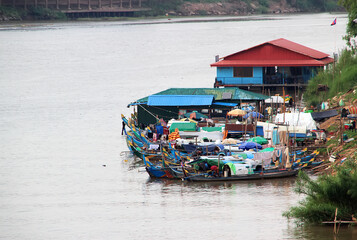 Fototapeta na wymiar Trash problem in Phnom Penh, 7, River