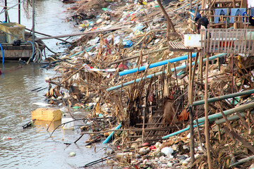 Trash problem in Phnom Penh, 18, River