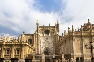 Fototapeta na wymiar Kathedrale de Santa Maria De La Sede, Seville, Spain