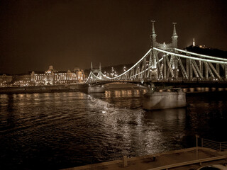 Il ponte Elisabetta sul Danubio a Budapest Ungheria