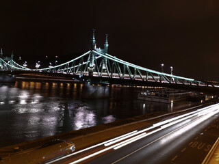 Fototapeta na wymiar Il ponte Elisabetta sul Danubio a Budapest Ungheria