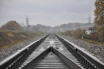 Fototapeta na wymiar railway in the autumn 