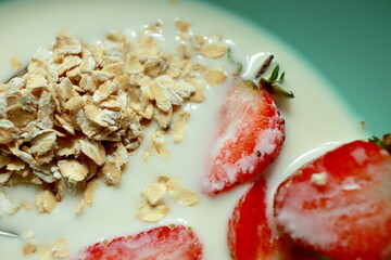 Strawberries with milk and oatmeal