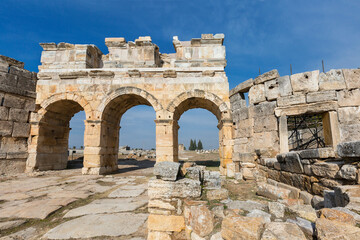 Fototapeta premium Ruins of Roman city of Hierapolis, Pamukkale, Turkey.
