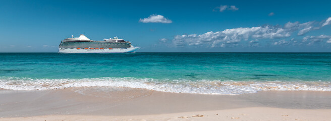 
Side view of luxurious cruise ship at the beautiful white sand beach of the Cayman Islands in the Caribbean.
