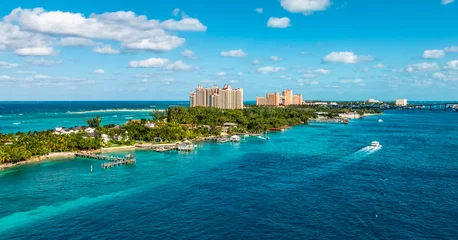 Foto op Plexiglas Panoramic landscape view of a narrow Island and beach at the cruise port of Nassau in the Bahamas.  © Nancy Pauwels