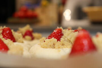 cake with strawberries