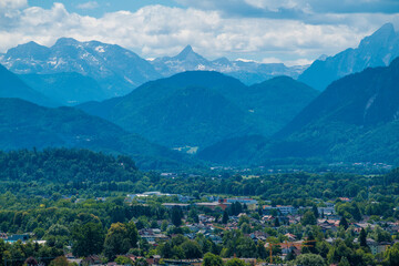 Fototapeta na wymiar Blick zum Watzmann von Salzburg Aigen aus