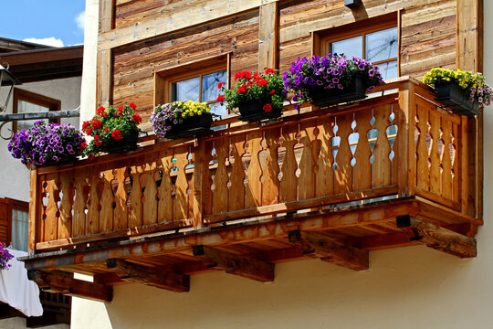 balcone fiorito a Varena (Trento)