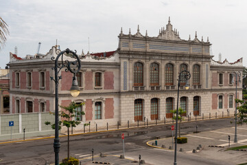 Fototapeta na wymiar Impressions of the historic train station in Veracruz, Mexico