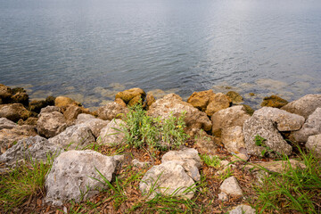 Fototapeta na wymiar Rocks by the water