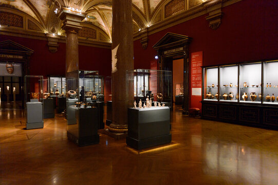 VIENNA, AUSTRIA - NOV 17, 2015: Interior of the Kunsthistorisches Museum (Museum of Art History). It was open in 1891