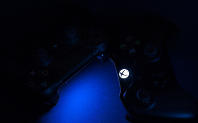 Xbox und PS4 Controller