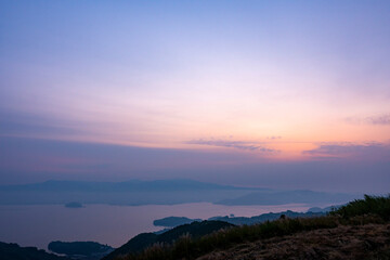 夜明けの大村湾の空
