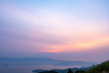 夜明け前の大村湾の空