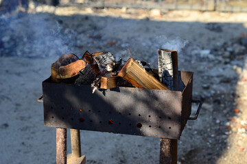 barbecue fire, firewood burn .