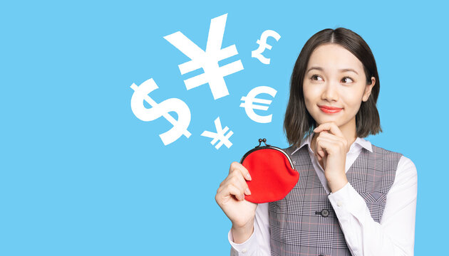 お金のことを考える女性　投資　資産運用