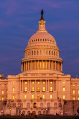 Obraz premium Sunset at the Capitol building 