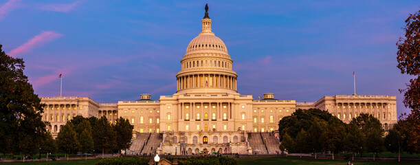 Fototapeta premium Sunset at the Capitol building 