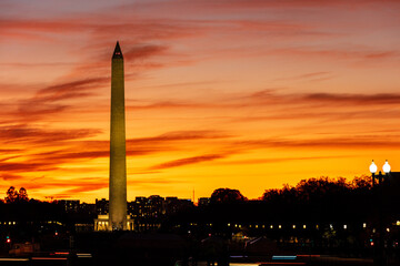 Fototapeta na wymiar Washington Monument with red cloud 