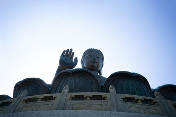 Obraz premium Tian Tan Buddha from below