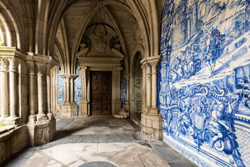 azulejos panels in the cloister of the cathedral of Porto - obrazy, fototapety, plakaty