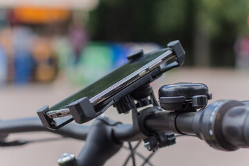 Obraz premium smartphone on the wheel of a bicycle