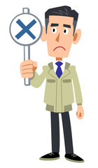 Basic RGBバツが描かれた札を掲げる作業着の男性
