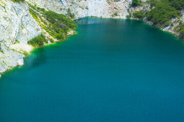 A lake with clear water until it is green, complete nature.
